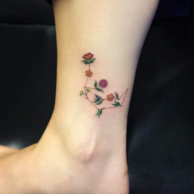 20 Minimalistic Flower Tattoos for Women - TattooBlend