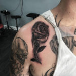 Blackwork Rose Tattoos You Ll Instantly Love Tattooblend