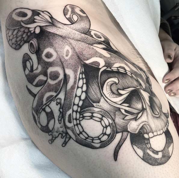 40 fascinating squid and octopus tattoo designs tattooblend 40 fascinating squid and octopus tattoo designs tattooblend