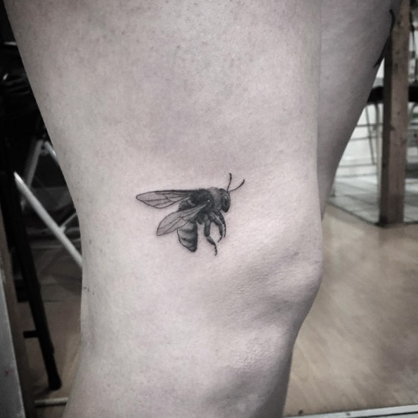 40 BuZZin Bee Tattoo Designs and Ideas - TattooBlend