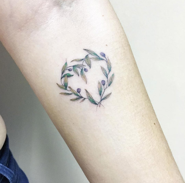 Olive branch heart by Luiza Oliveira