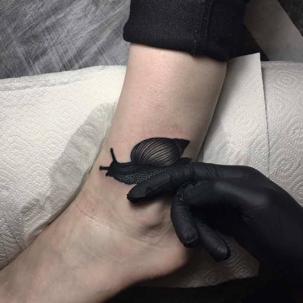 Blackwork snail tattoo by Anastasia Slutskaya