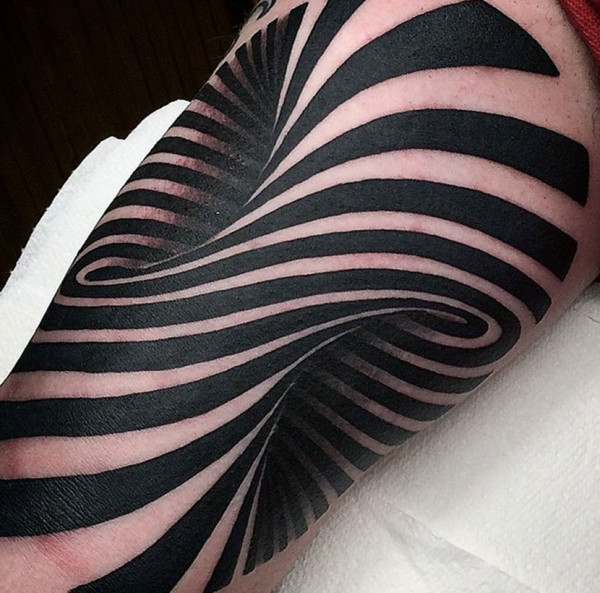 optical-illusion-tattoo-through-skin-3d-997h6