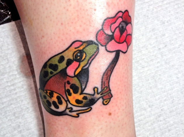 frog-with-flower-tattoo-design