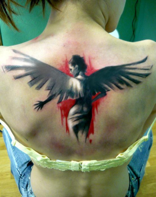 striking-angel-tattoo-on-back