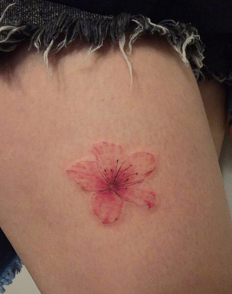 Cherry blossom on thigh via Rei