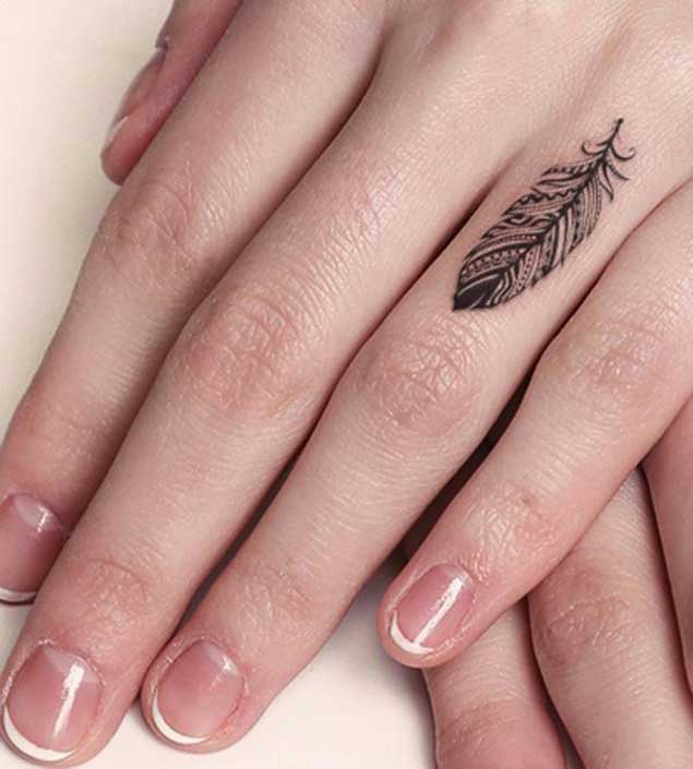 feather-finger-tattoo