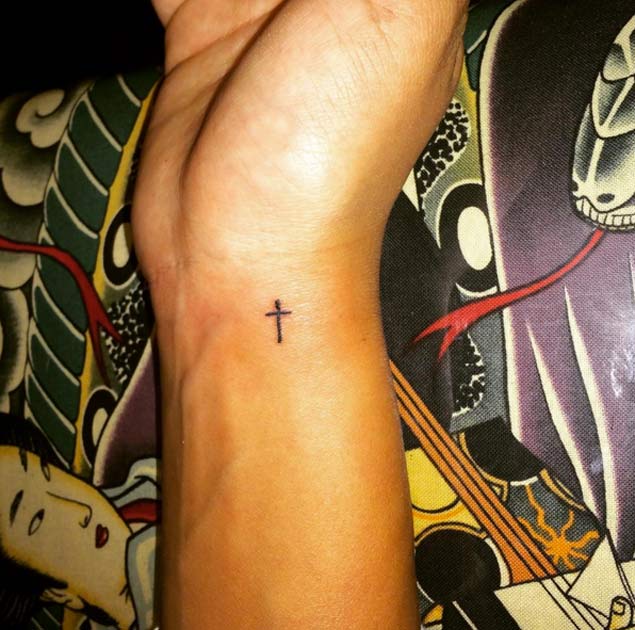 tiny-cross-tattoo