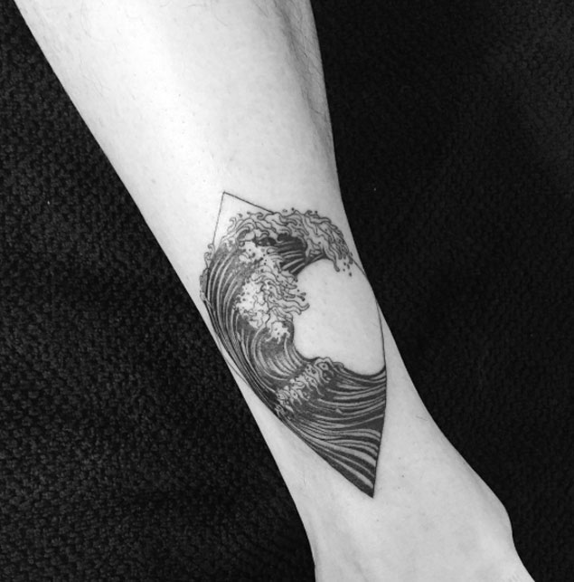 Wave Tattoo Design by Ilwol