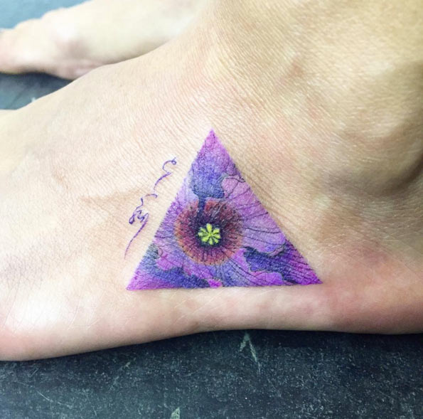 Triangular Poppy Tattoo by Ilwol