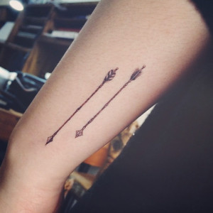 43 Amazing Arrow Tattoo Designs for Men and Women - TattooBlend