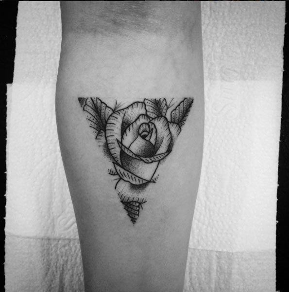 40+ Blackwork Rose Tattoos You'll Instantly Love TattooBlend