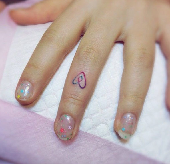 Heart Finger Tattoo by Yammy
