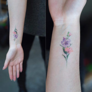 40+ Cute and Tiny Floral Tattoos for Women - TattooBlend