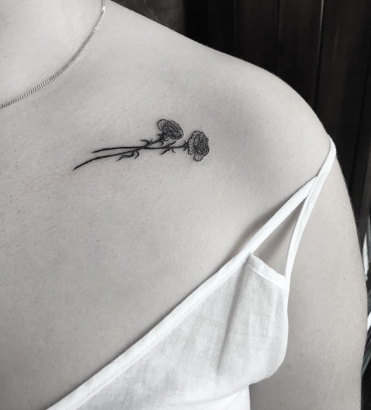 Blackwork flowers on collarbone by Annita Maslov