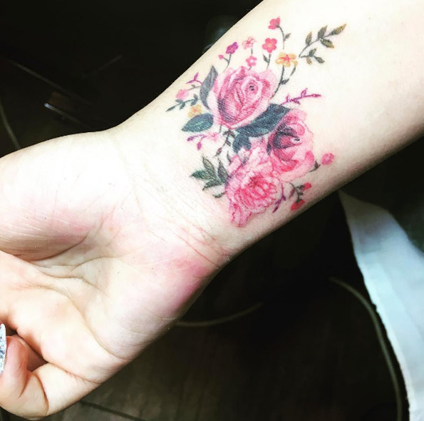 40+ Beautifully Designed Tattoos for Women - TattooBlend