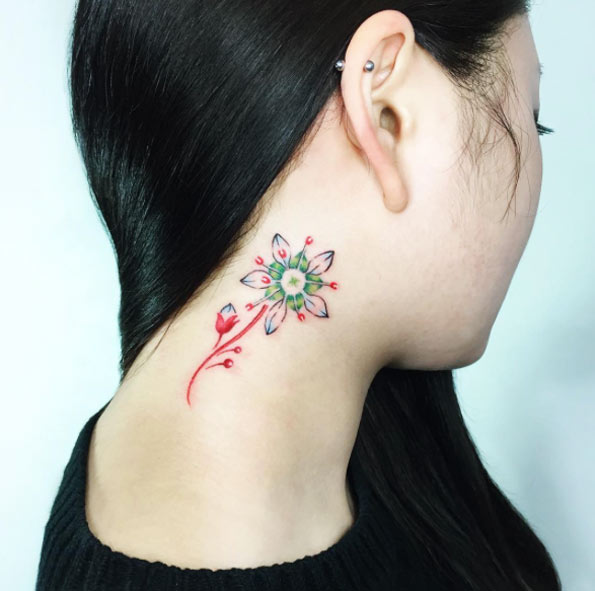 40+ Beautiful Back Neck Tattoos For Women - TattooBlend
