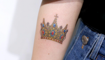Crown Tattoos Featured Image