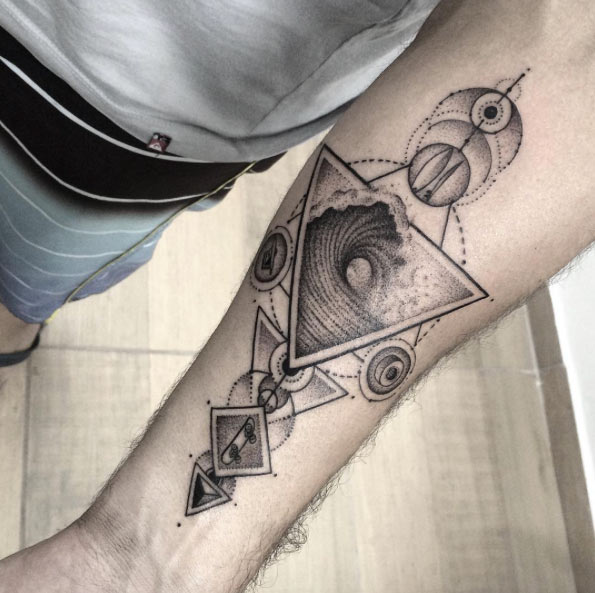 40+ Geometric Tattoo Designs For Men And Women - TattooBlend