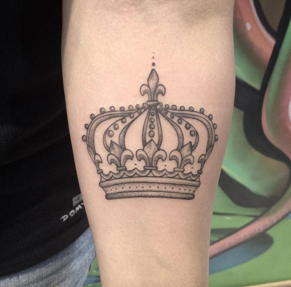 Gray Ink Crown by Anna Carolina Vianna