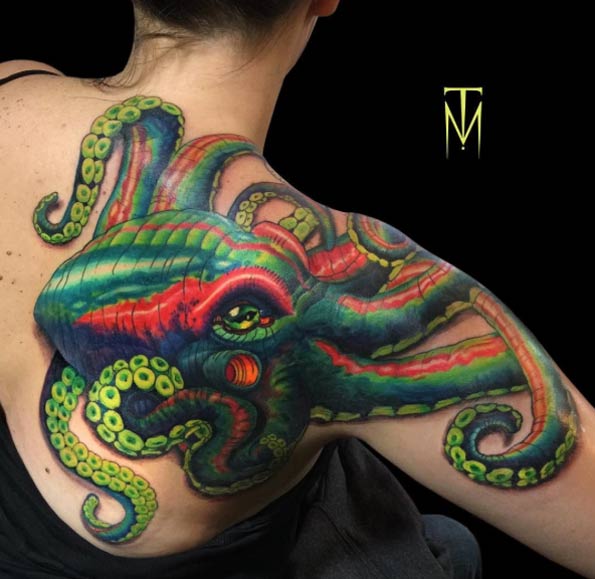 40 fascinating squid and octopus tattoo designs tattooblend 40 fascinating squid and octopus tattoo designs tattooblend