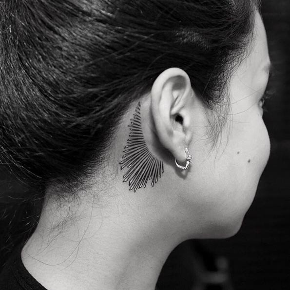 40+ Amazing Behind The Ear Tattoos For Women  TattooBlend