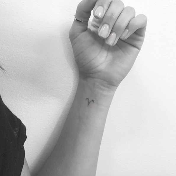 40 Beautiful Tiny Wrist Tattoos For Women  TattooBlend