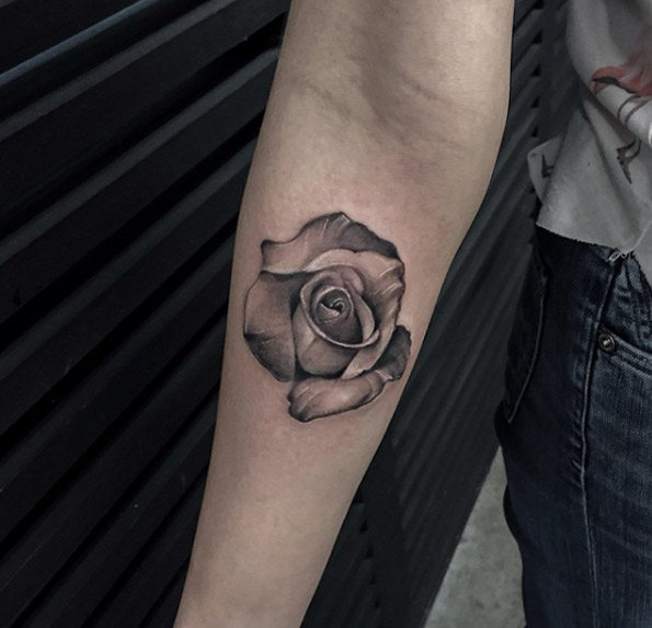 Black and grey ink rose by Turan