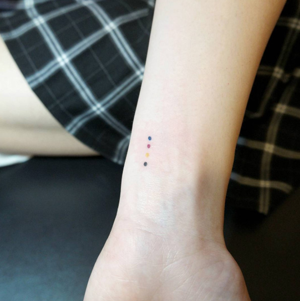 Colored dots on wrist by Chaewa