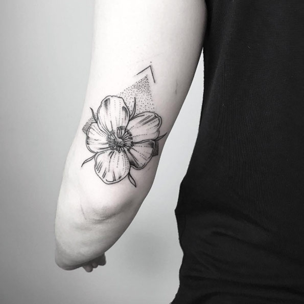 40 Creative Back Arm Tattoos For Men & Women - TattooBlend