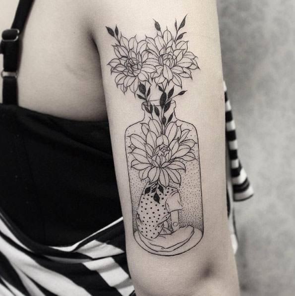 Floral vase by Sandra Cunha