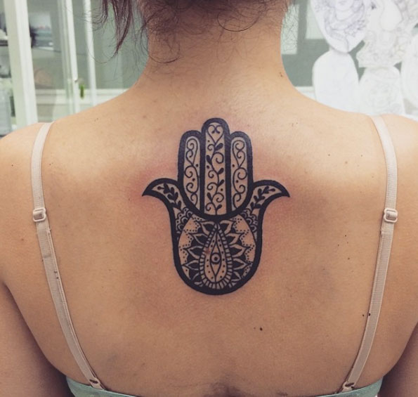 Hamsa hand with bold outlines by Luis Miguel