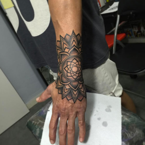 Mandala wrist piece by Jilguer