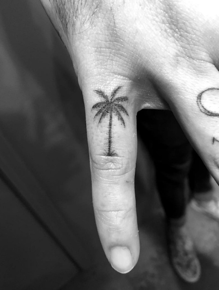 Palm tree tat on finger by Daniel Winter 