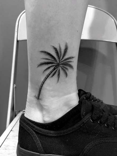 Palm tree on ankle by Daniel Winter