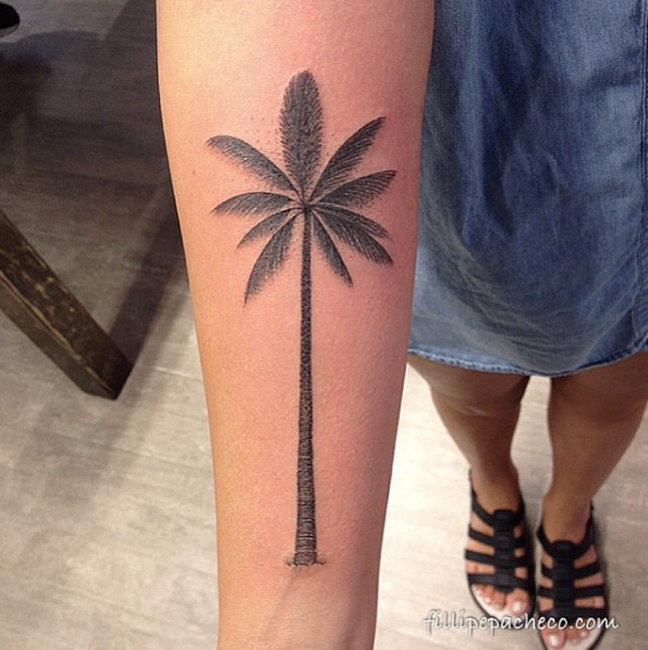 Palm on forearm by Fillipe Pacheco