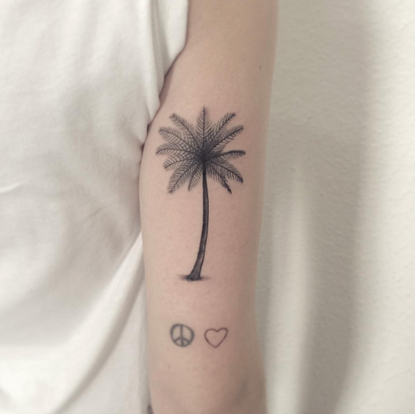 Palm on tricep by Michaella Schorr