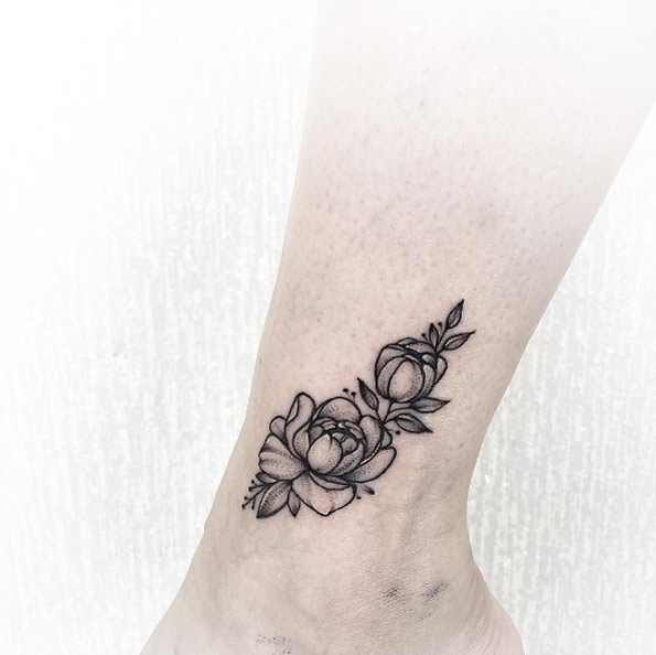 Peonies on ankle by Anna Bravo