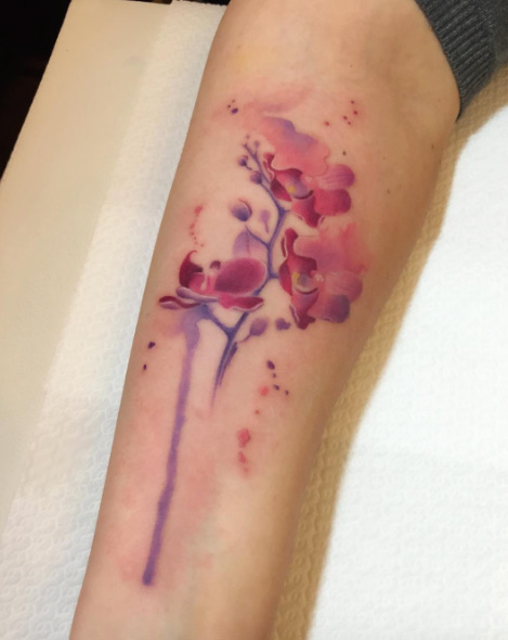 Matching watercolor florals by Bora Tattoo