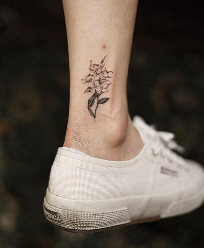 50 Elegant Ankle Tattoos for Women With Style - TattooBlend