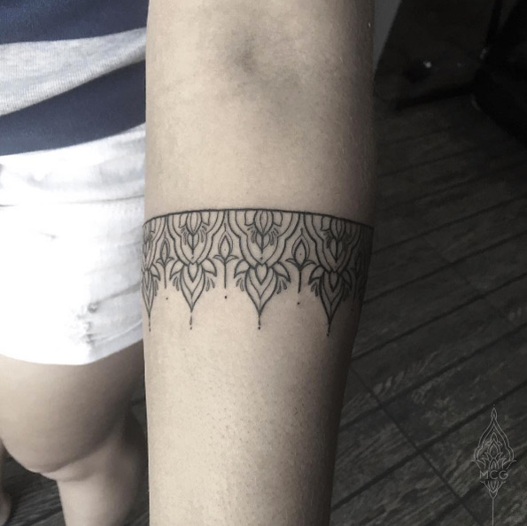 Beautiful armband tattoo by Maria Clara