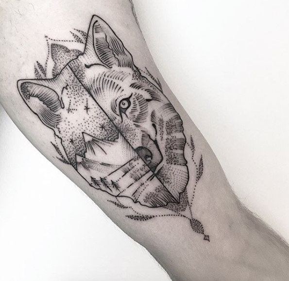 Dotwork wolf tattoo by María Fernández