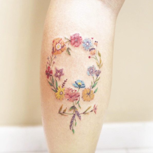 Floral female gender symbol tattoo by Luiza Oliveira