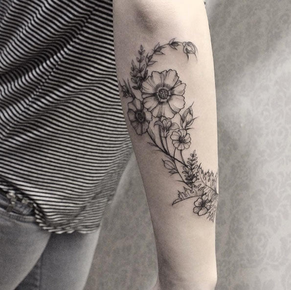 63 Fabulous Feminine Tattoo Design Ideas - TattooBlend