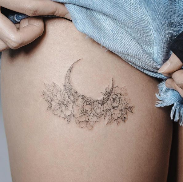 Moon & flowers on thigh by Sol Art