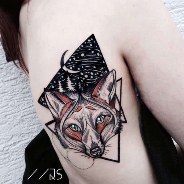 Spectacular fox tattoo on rib cage by Jessica Svartvit
