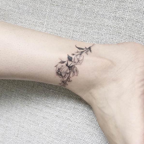 Blackwork roses on ankle by Tattooist Flower