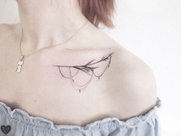 Dangling collarbone tattoo by Vlada Shevchenko