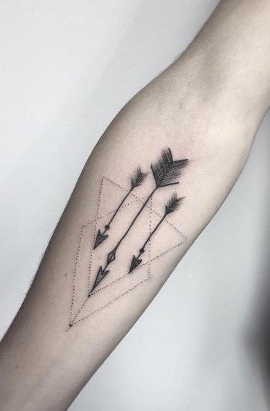 Elegant arrows on forearm by Poppy Smallhands