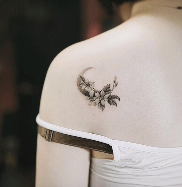 Elegant flowers and crescent moon on back shoulder by Nando Tattooer